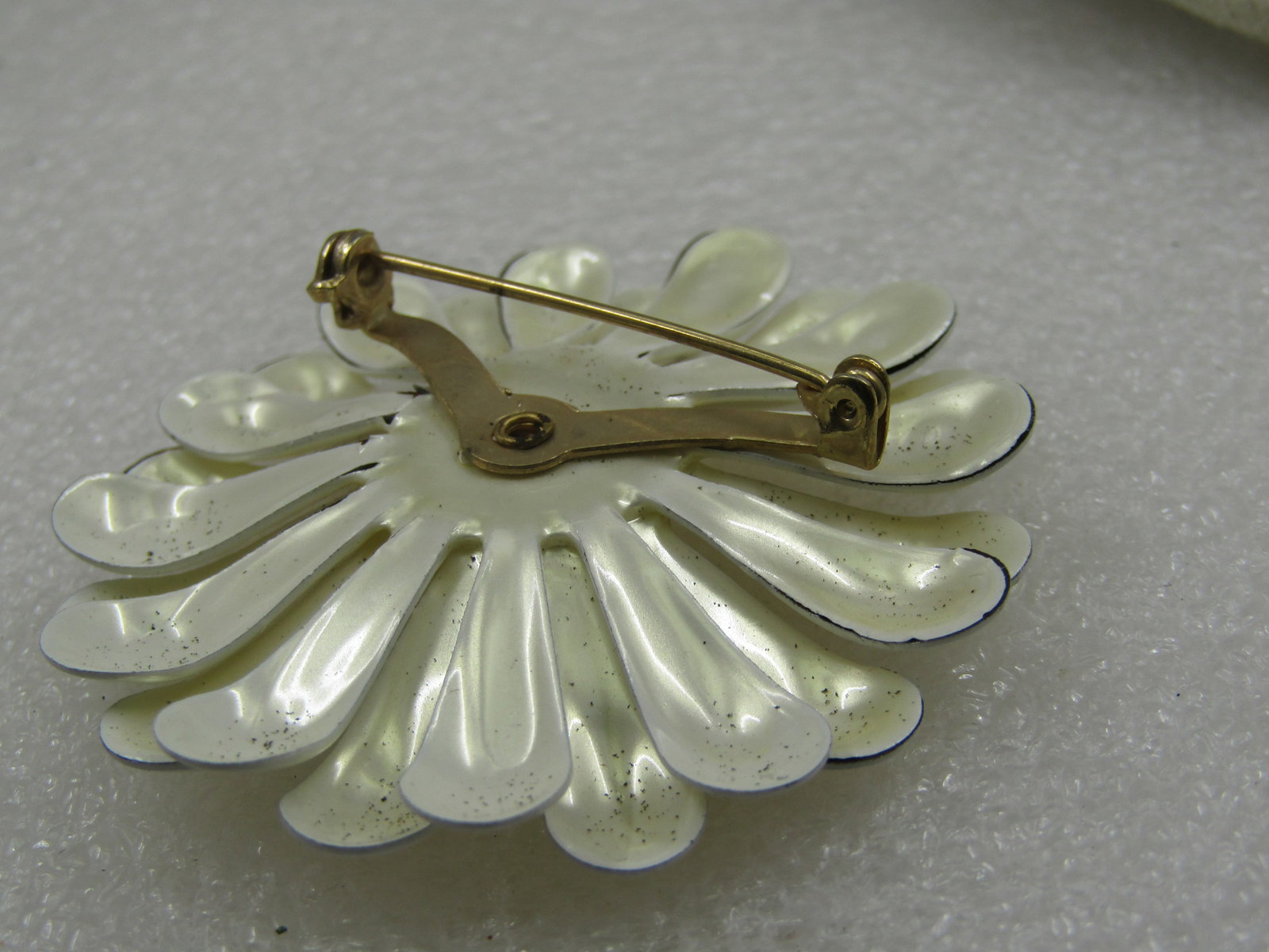 Vintage Pearly White Enameled Blossom Brooch, Gold Center, 1960's - 6