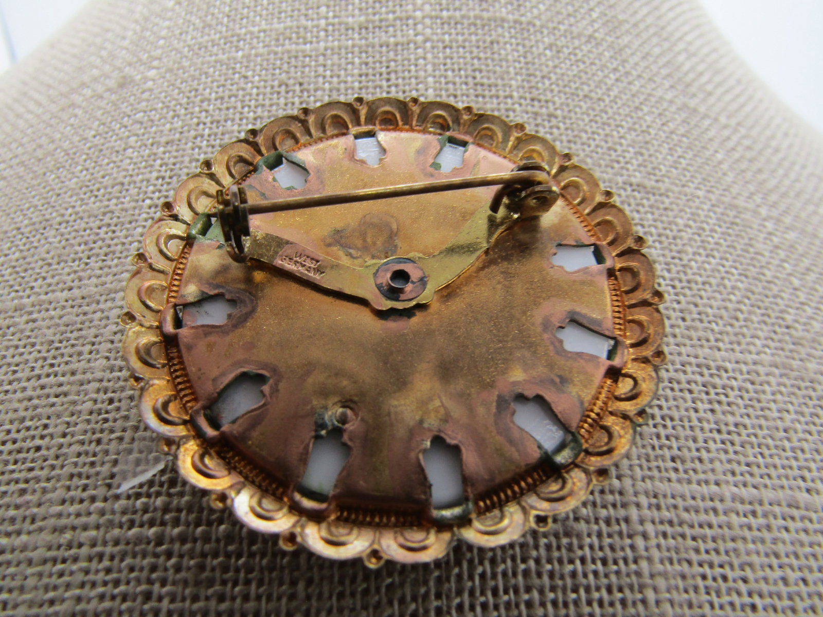 Vintage Courting Scene Brooch, West Germany, 1950's - 4