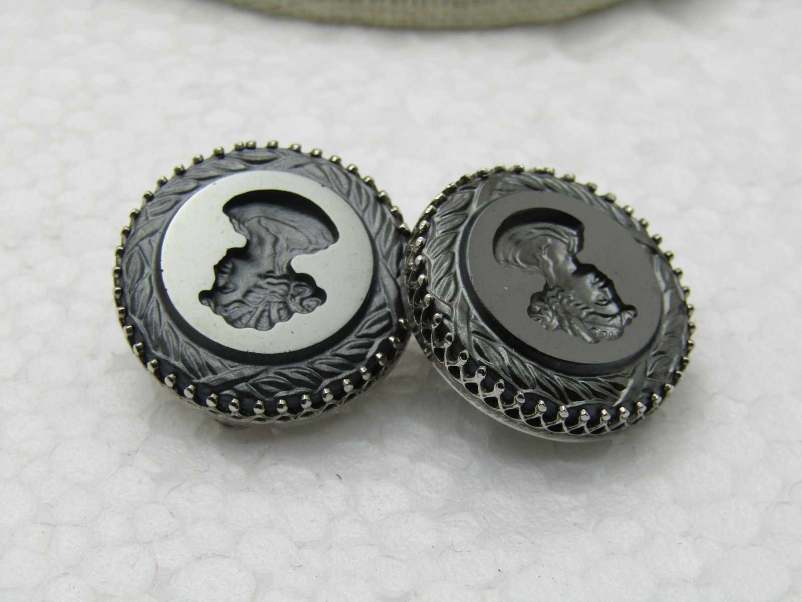 Vintage Whiting & Davis Intaglio Hematite Clip Earrings, 1960 - 5