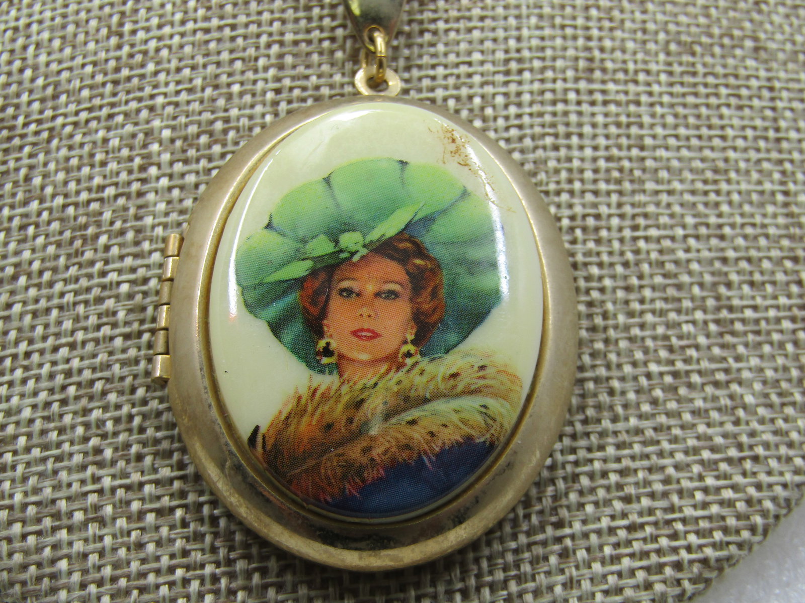 Vintage Cameo Style Photo Locket Necklace, 24" Chain, 4mm - 4