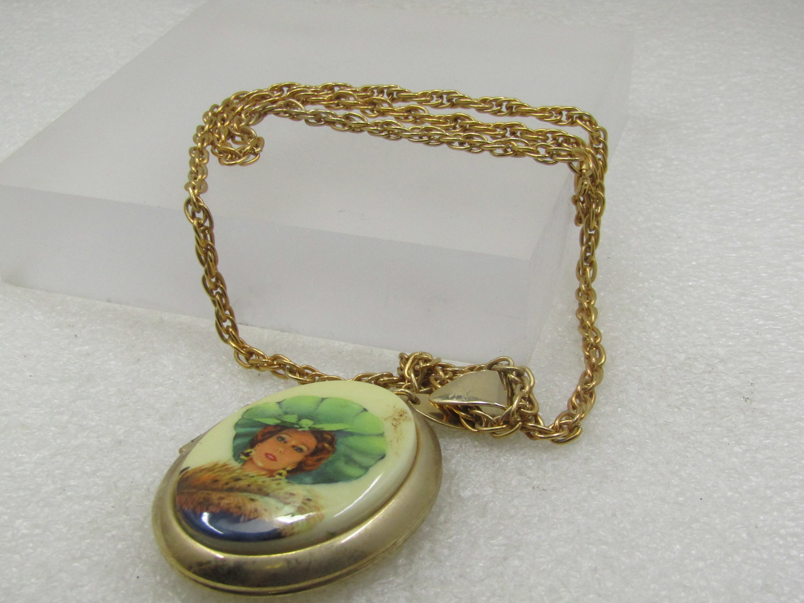 Vintage Cameo Style Photo Locket Necklace, 24" Chain, 4mm - 7