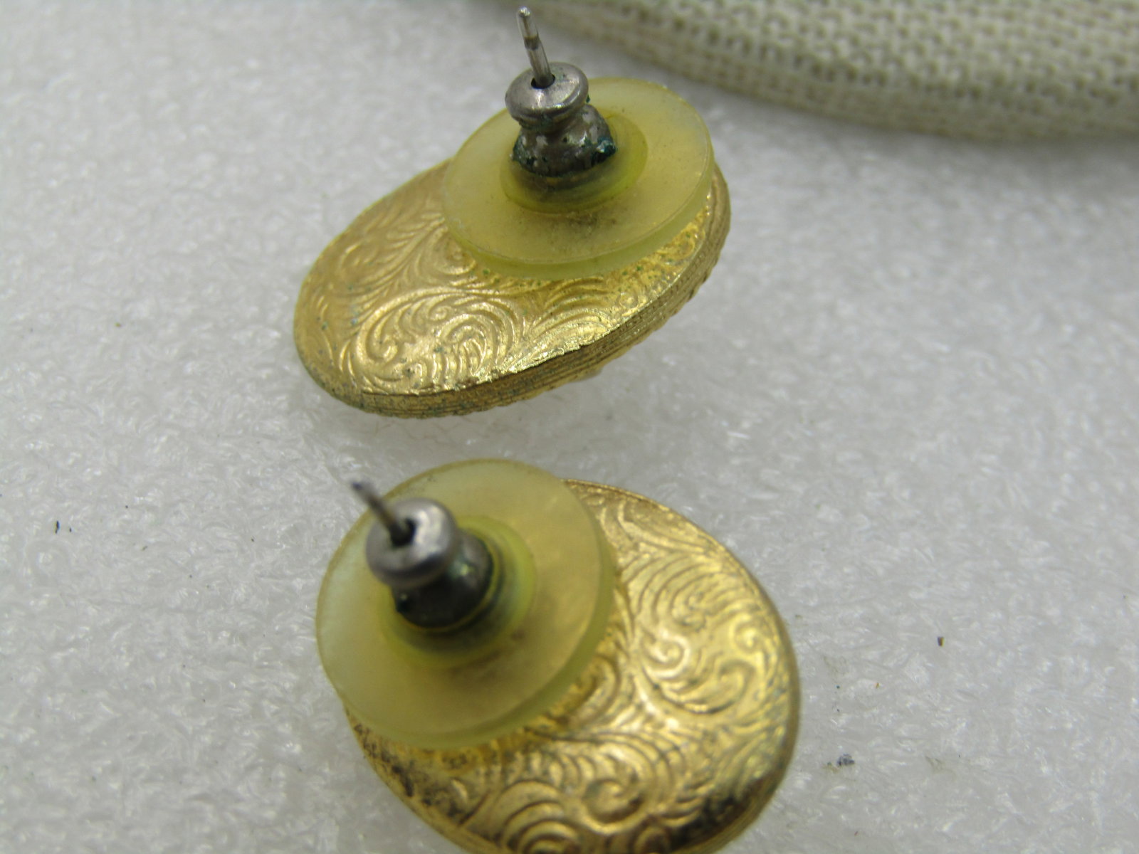 Vintage Porcelain Rose Cameo Pierced Earrings, 7/8" Oval, Gold Tone - 6