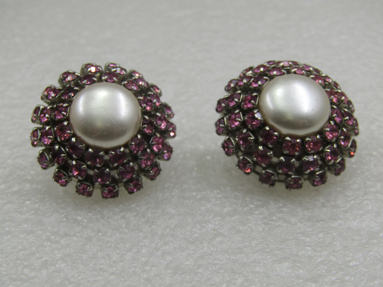 Vintage Faux Pearl Pink Rhinestone Clip earrings, Mid-Century - 2