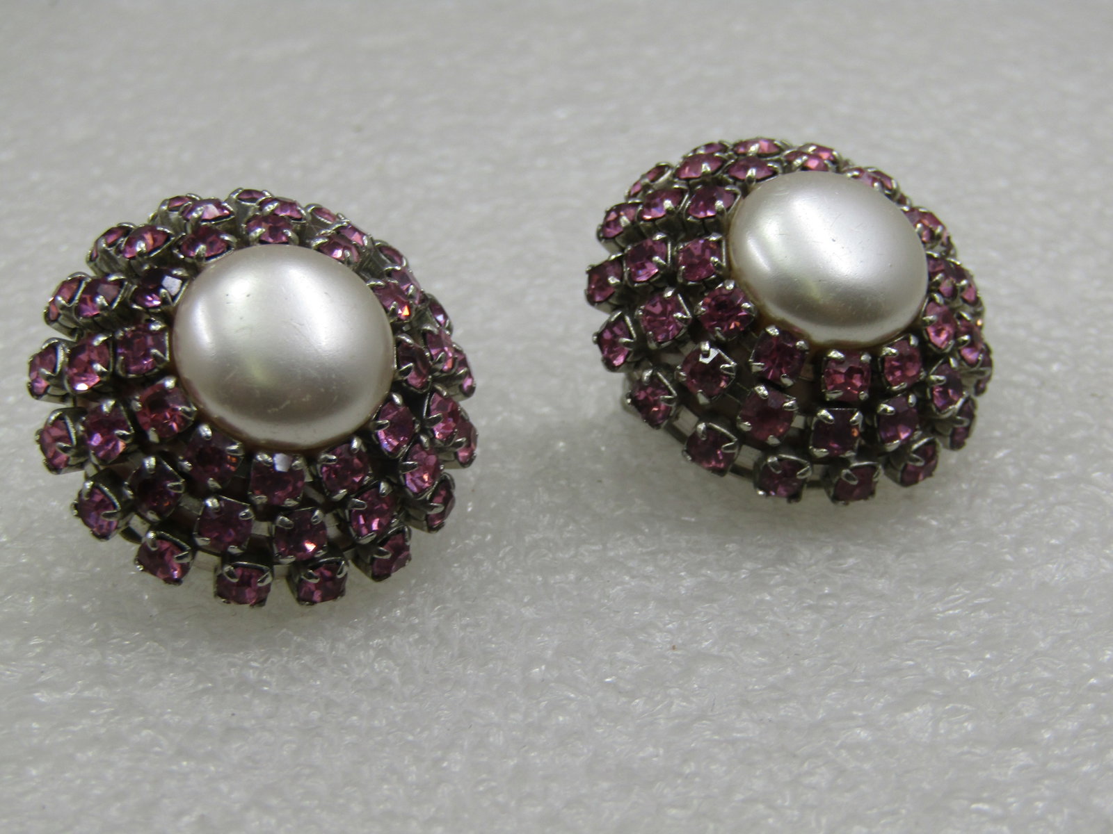 Vintage Faux Pearl Pink Rhinestone Clip earrings, Mid-Century - 3