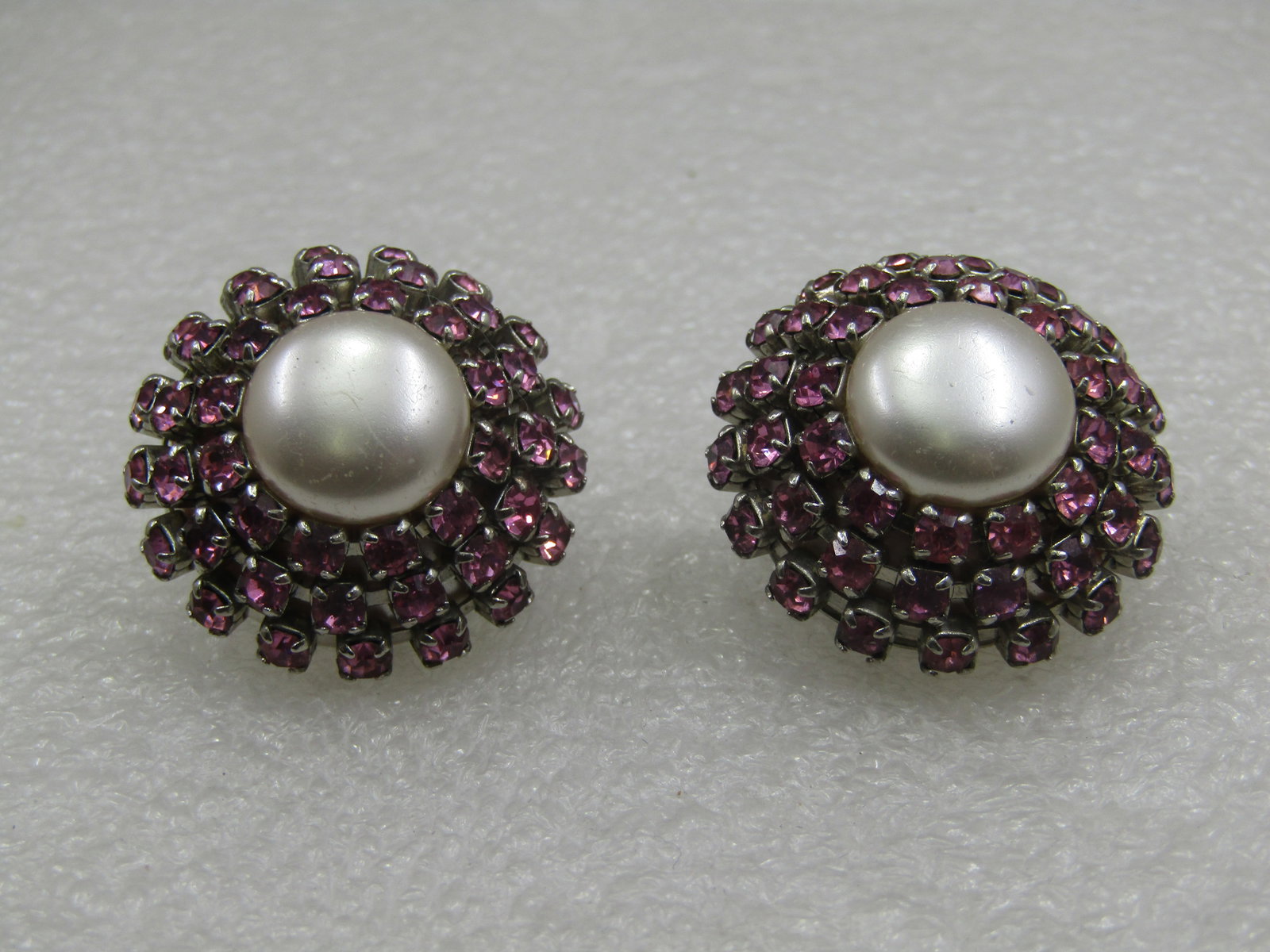 Vintage Faux Pearl Pink Rhinestone Clip earrings, Mid-Century - 4