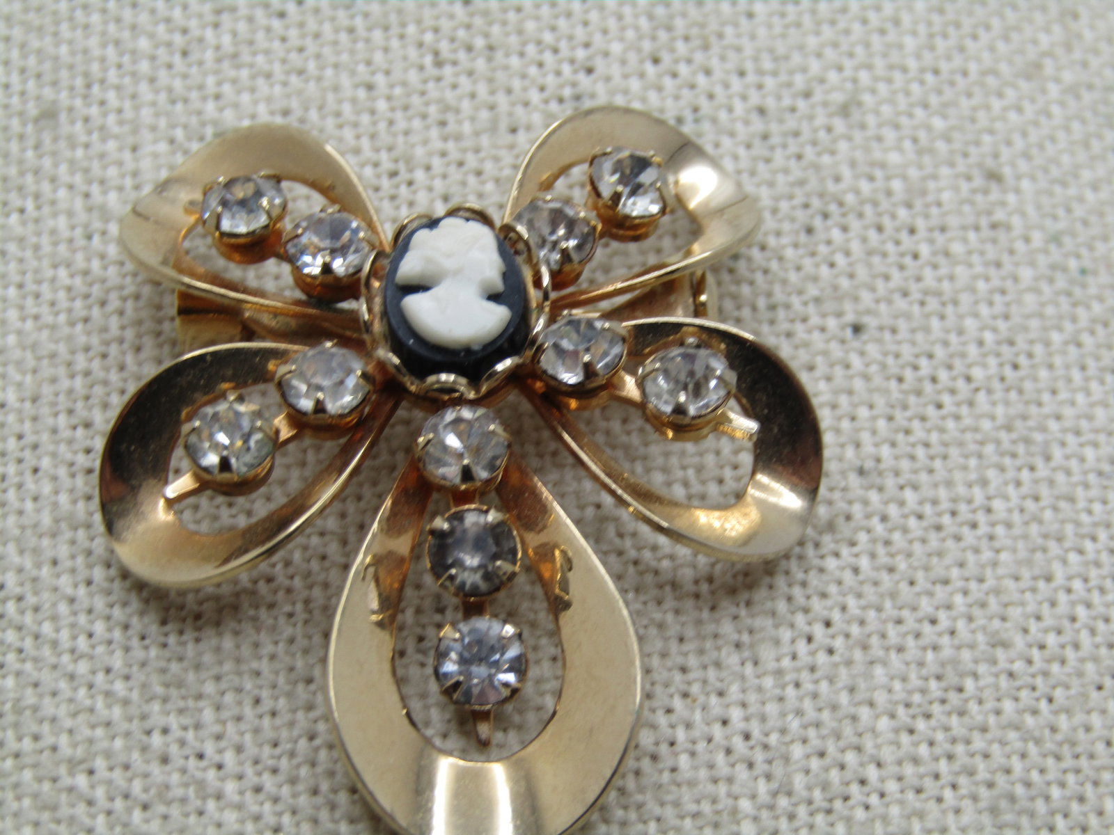 Vintage Cameo Rhinestone Looped Brooch Pendant, 1960's - 3