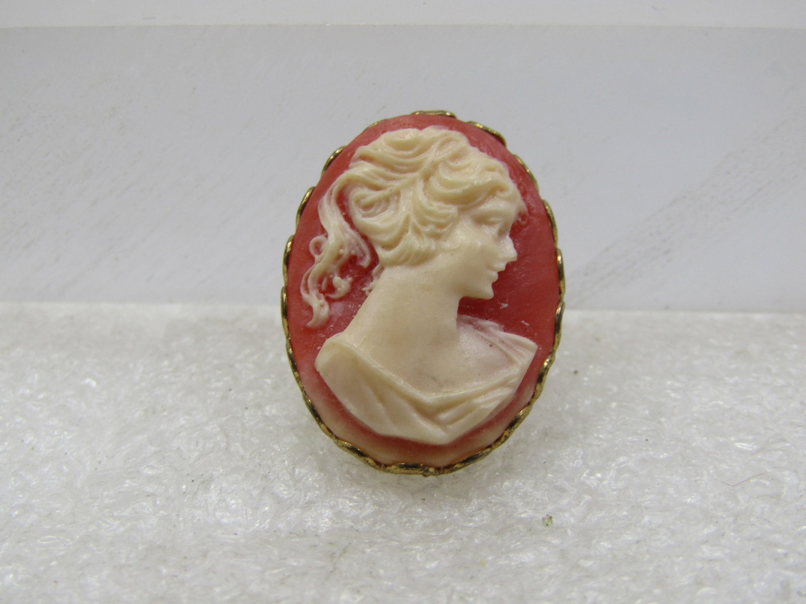 Vintage Cameo Button Cover, 1960's (1 of 4)