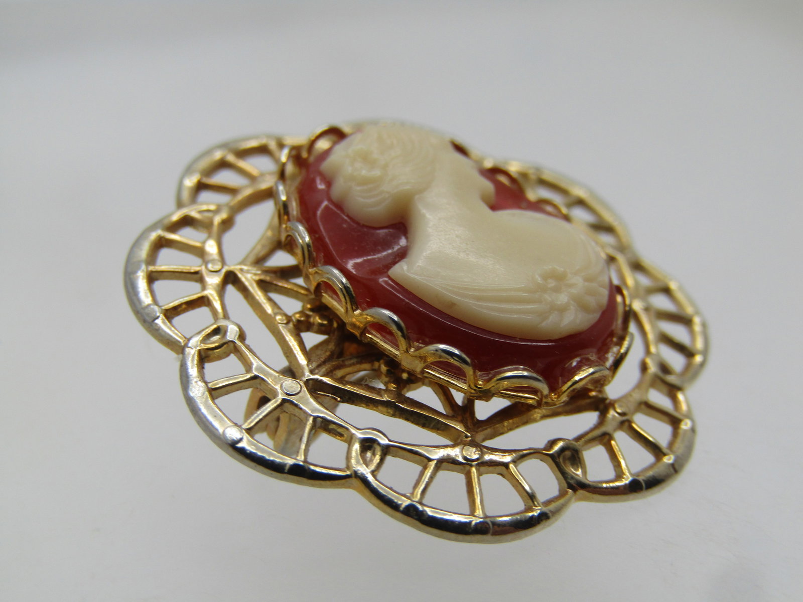 Vintage Cameo Brooch, Filigree Frame, 1960's-1970's - 6