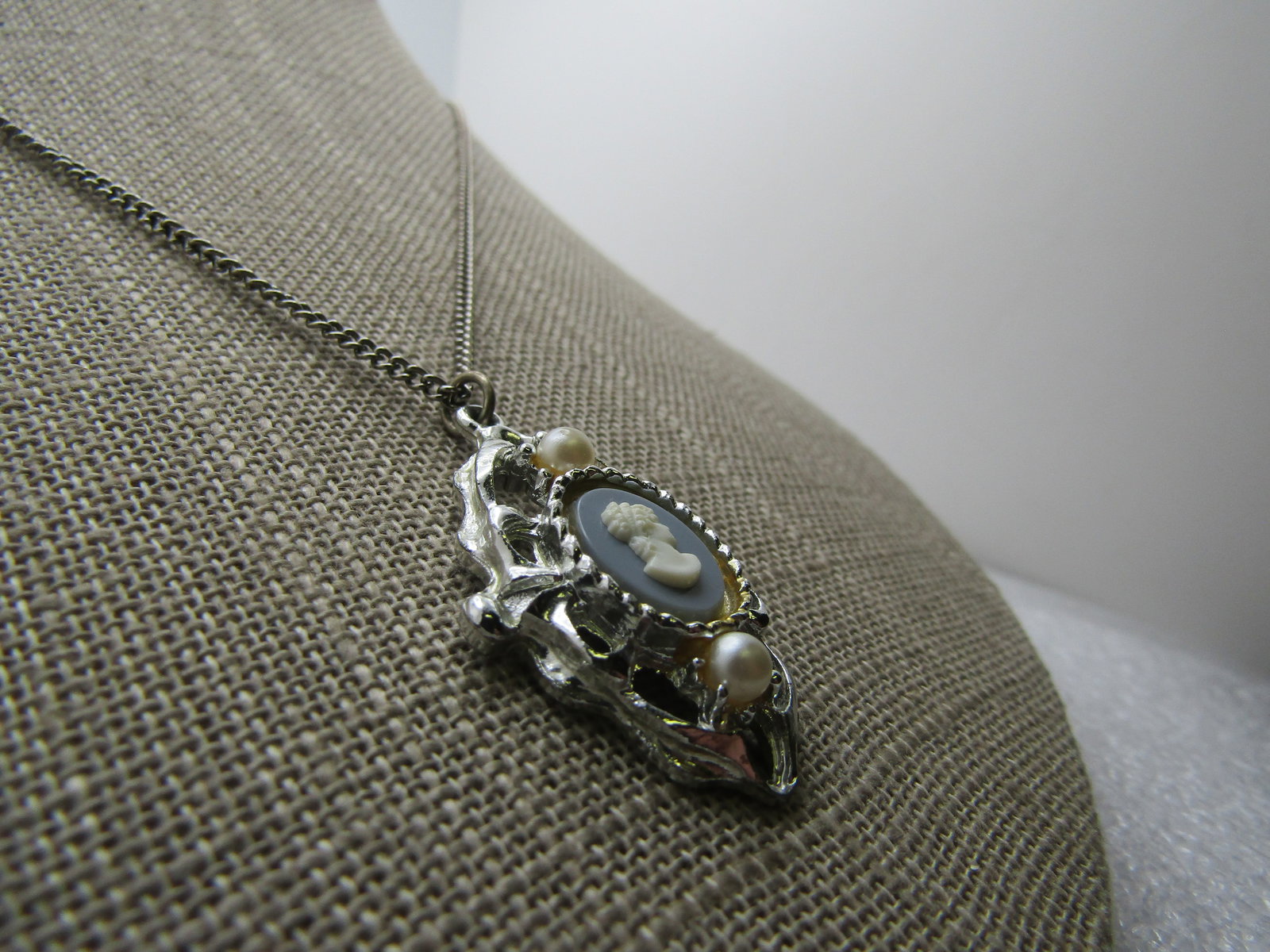 Vintage Cameo Faux Pearl Necklace, 16", 1960's - 3