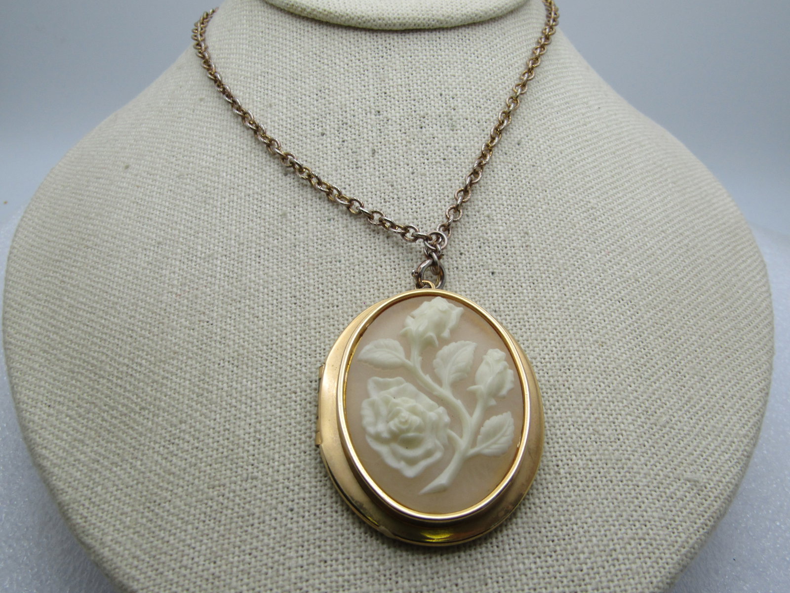 Vintage Floral Cameo Locket Necklace, John Wayne Photos, 22", 1960's-1970's. The cameo is a raised - 2