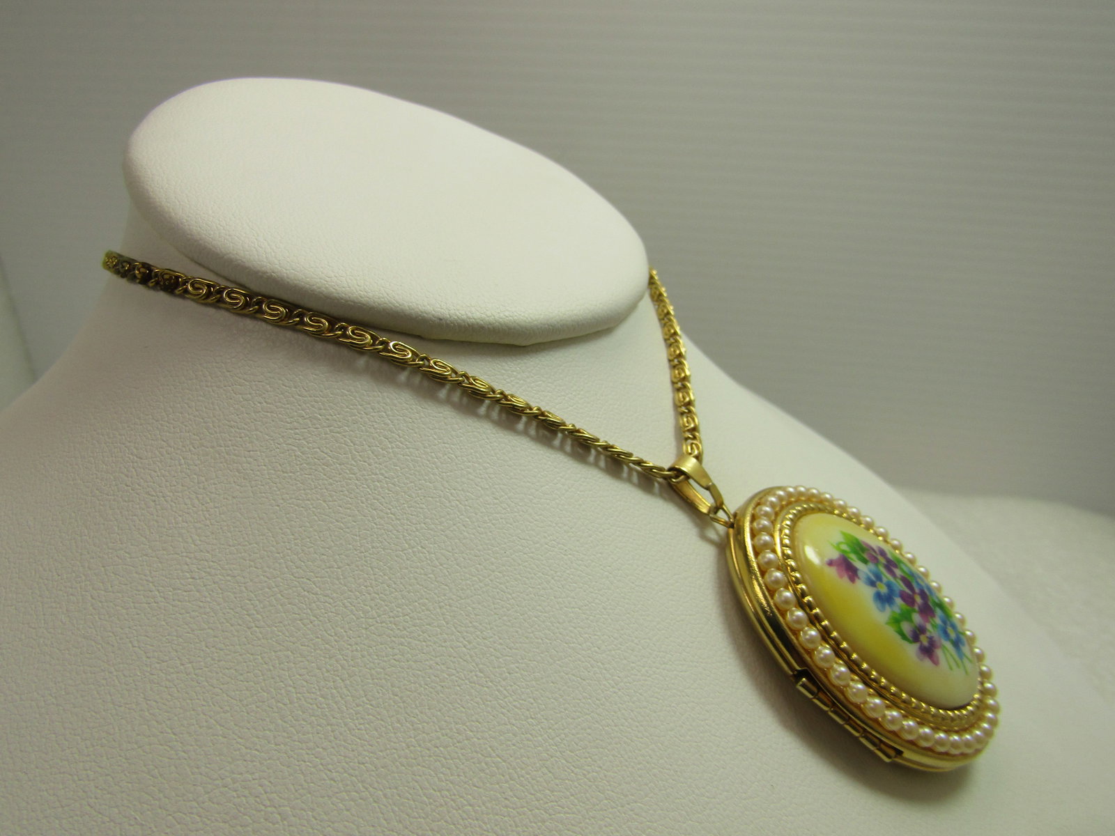 Vintage Avon Floral Cameo Locket Necklace, 24", 1960's-1970's - 3