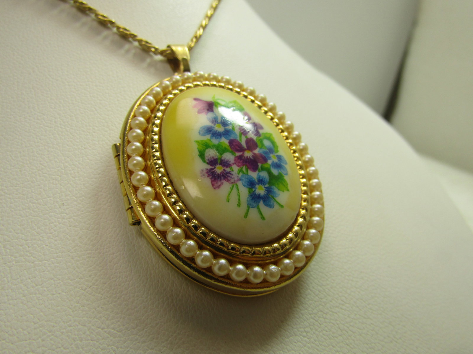 Vintage Avon Floral Cameo Locket Necklace, 24", 1960's-1970's - 7