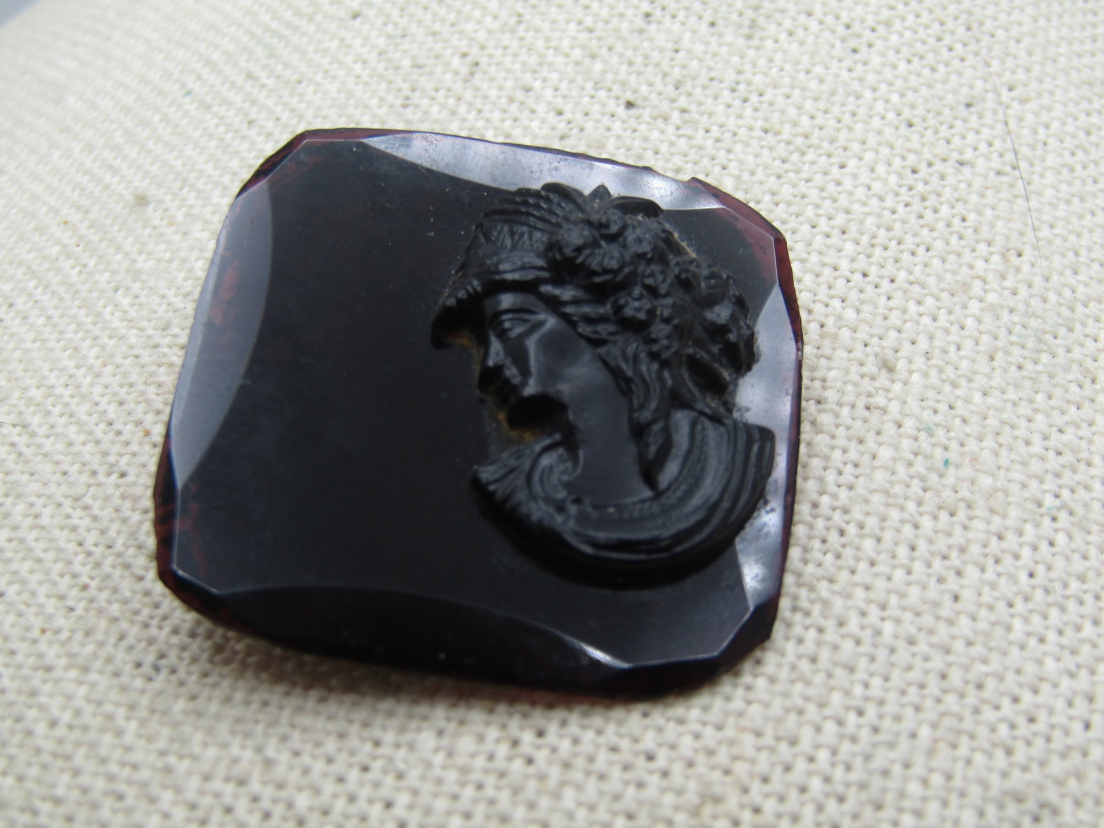 Vintage Czech Amethyst Glass Cameo Brooch, C-Clasp, 1920's - 3