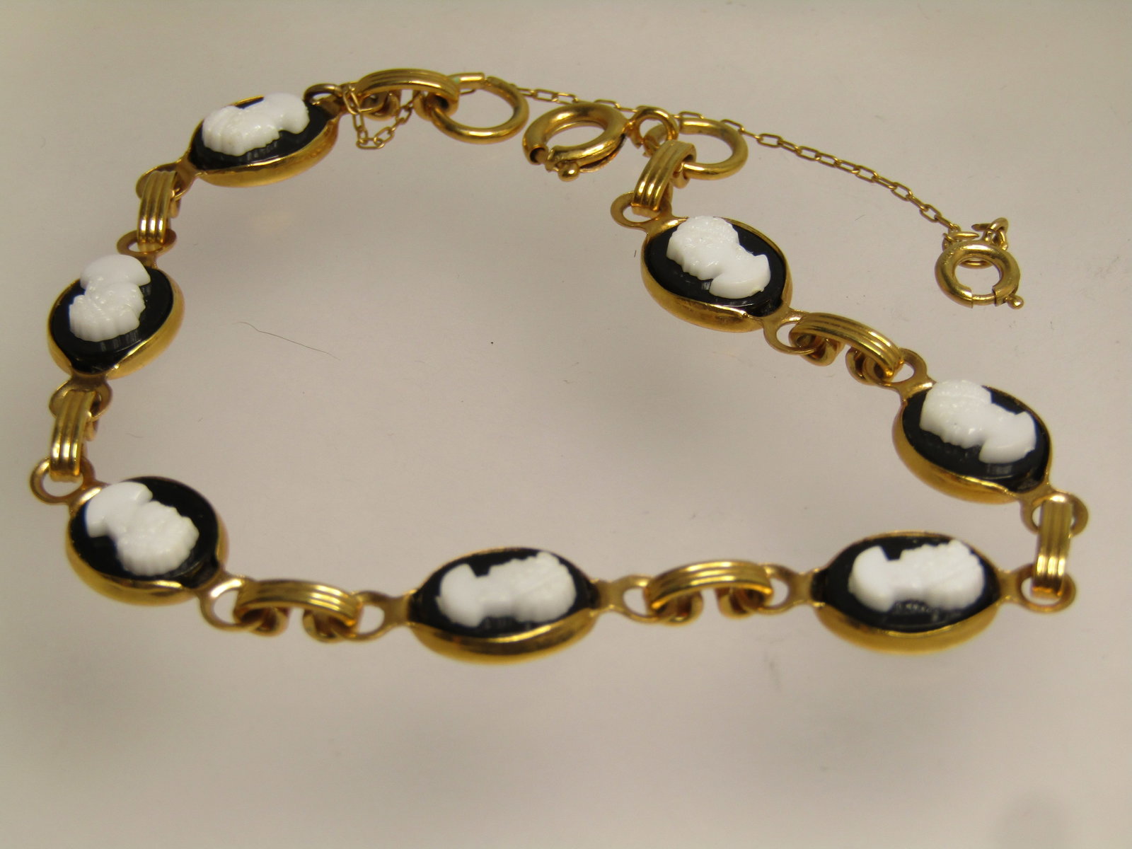 Vintage Black & White Cameo Bracelet, Safety Chain, 7.5" 1960's-1970's - 3
