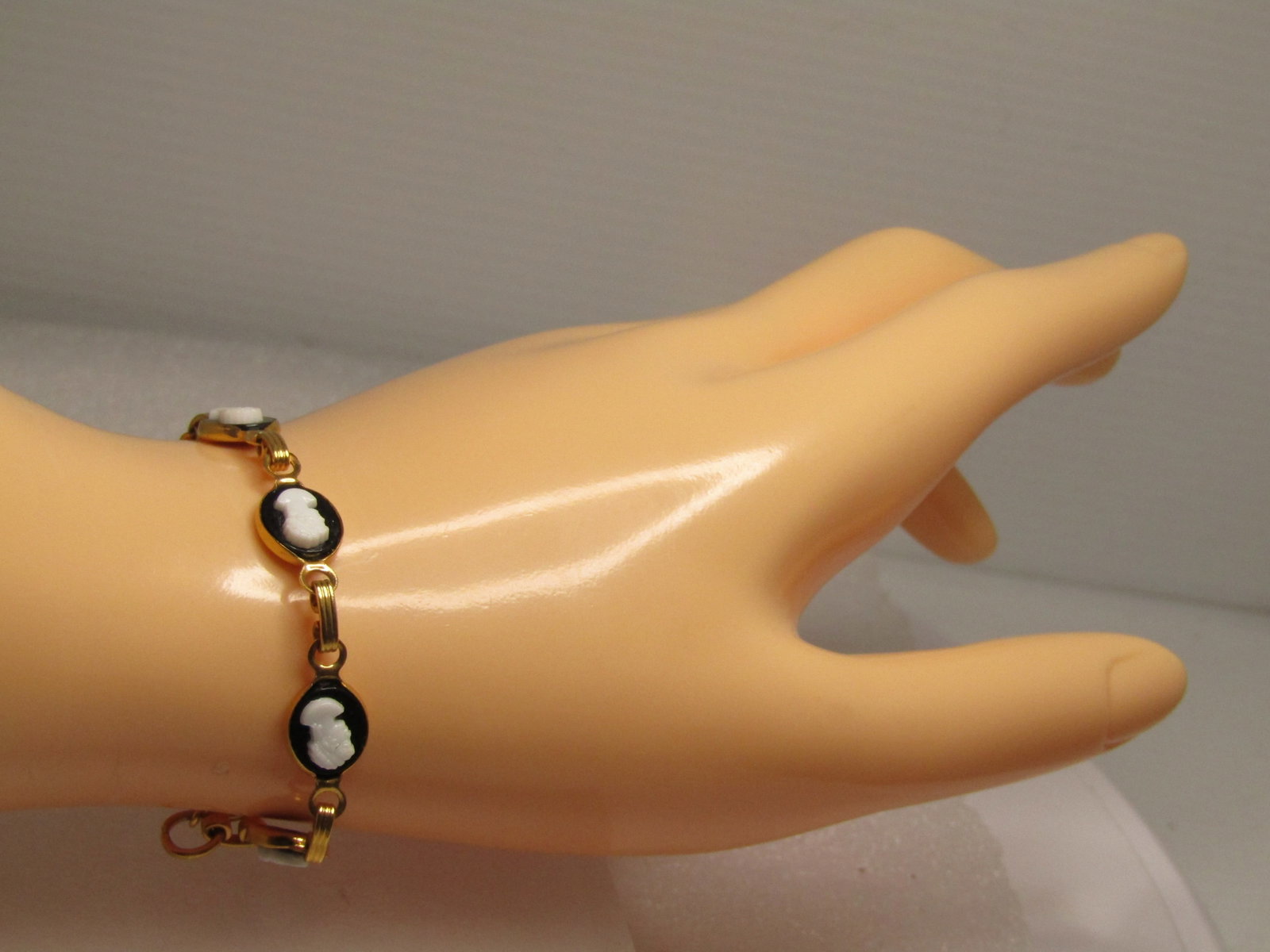 Vintage Black & White Cameo Bracelet, Safety Chain, 7.5" 1960's-1970's - 6