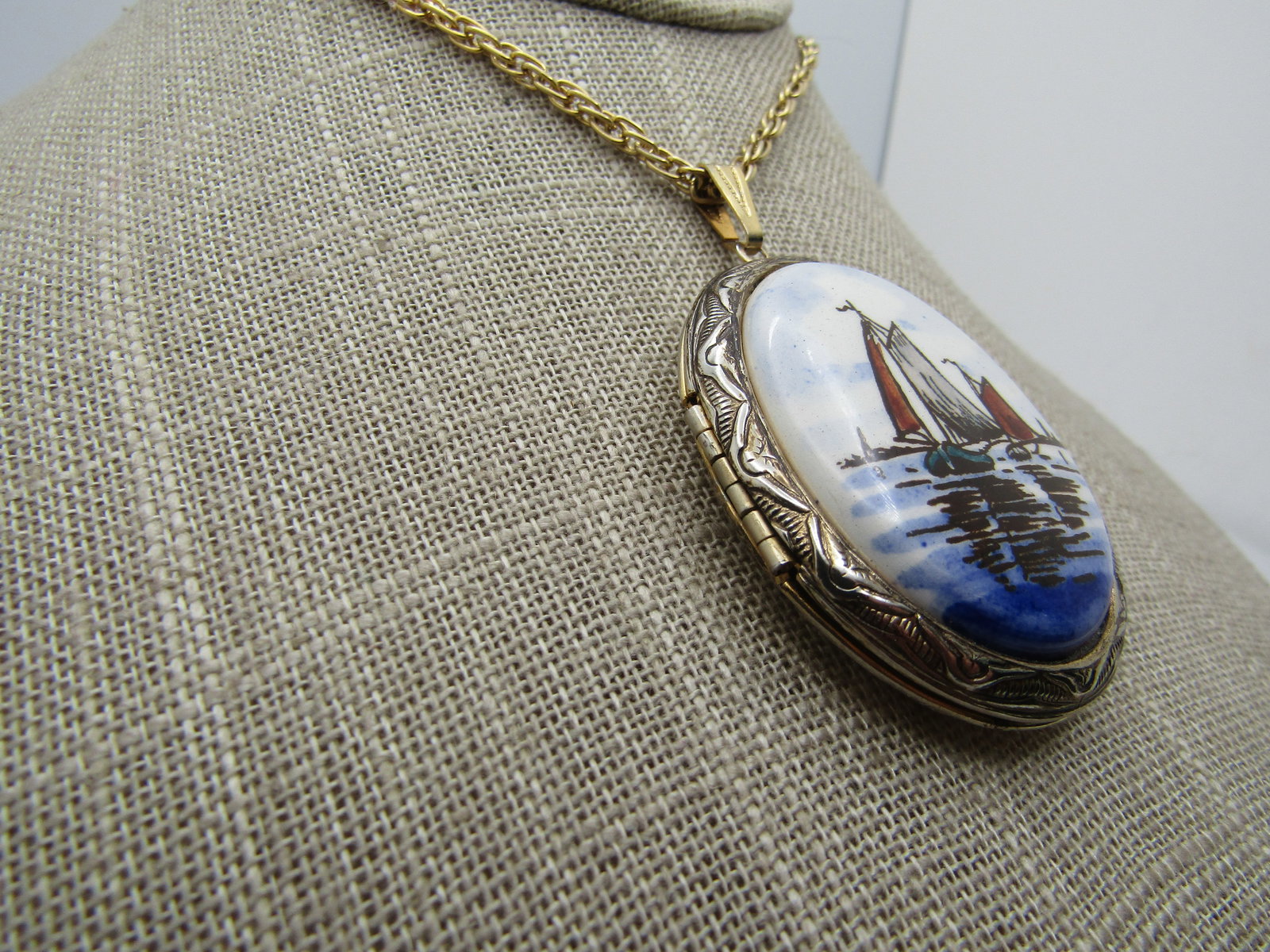 Vintage Painted Ships Locket Necklace, 24", 1960's - 3