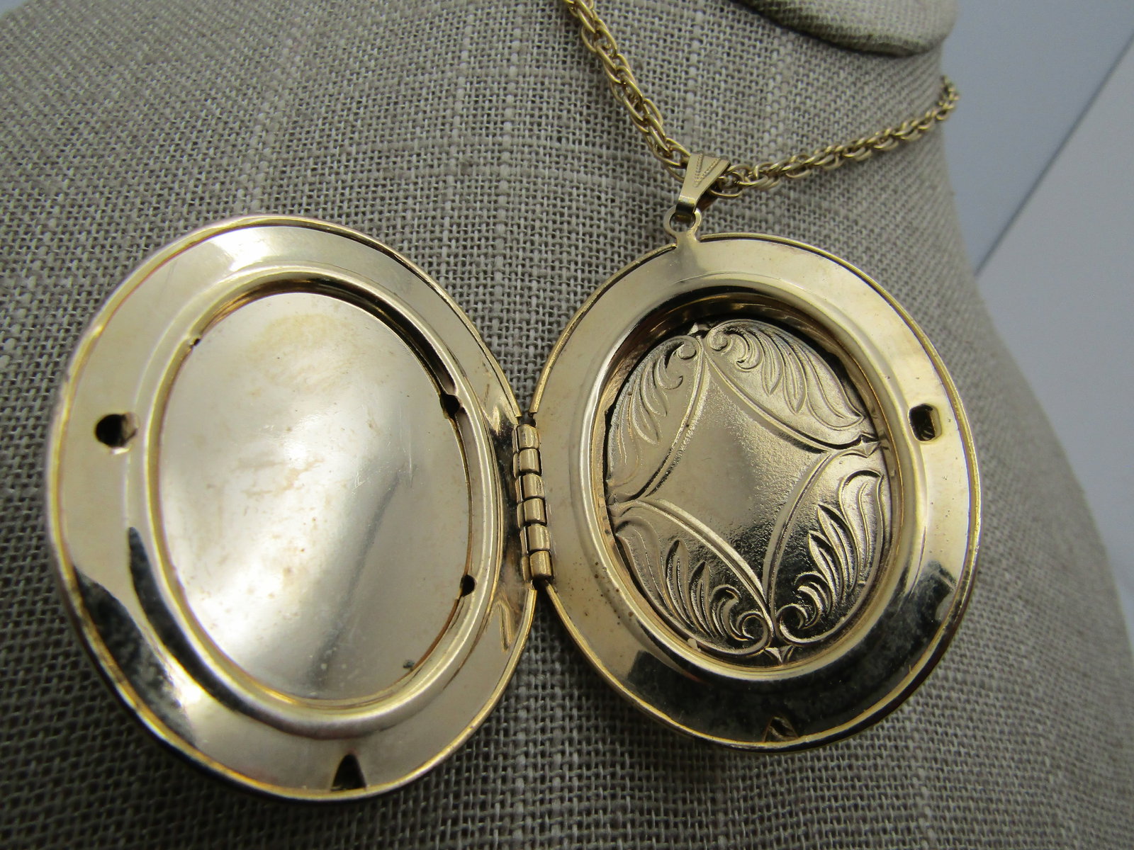 Vintage Painted Ships Locket Necklace, 24", 1960's - 4