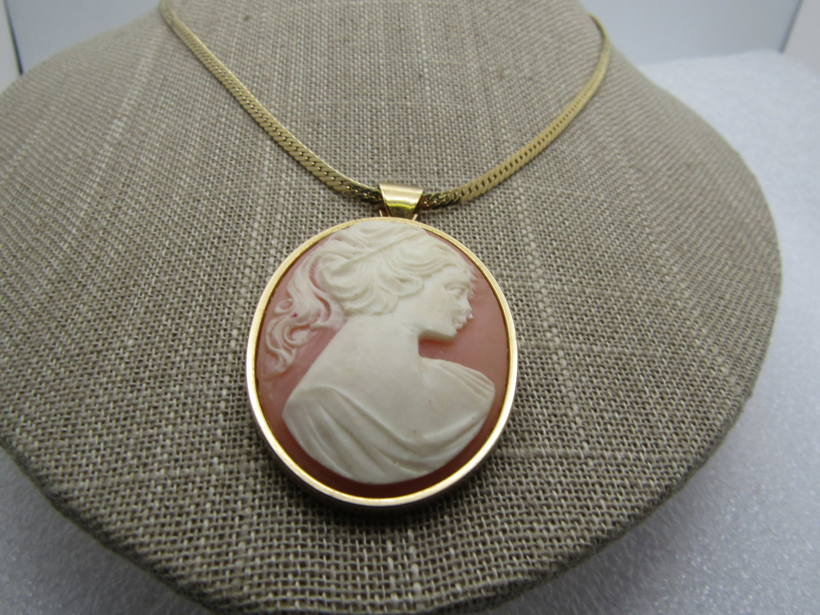 Vintage Cameo Necklace, 18", 2.5mm Herringbone Chain, 1960's-1970's - 3