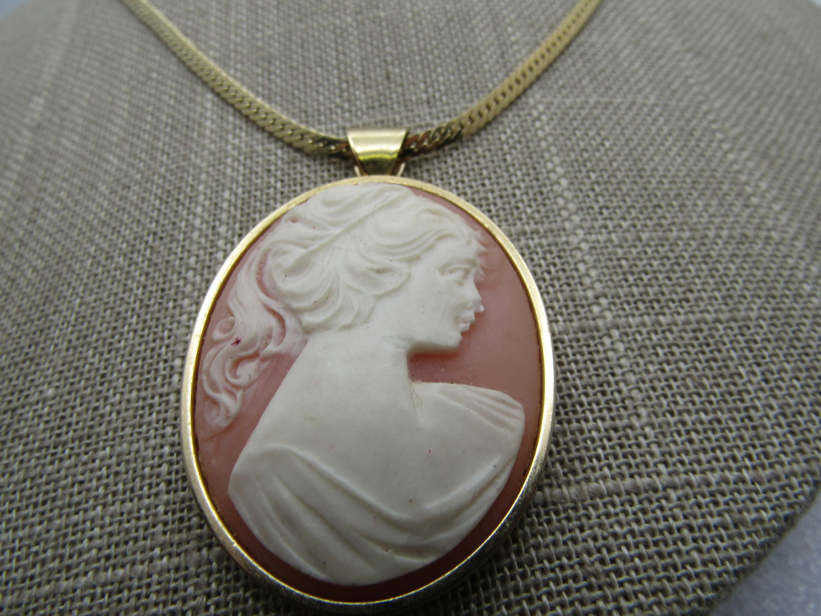 Vintage Cameo Necklace, 18", 2.5mm Herringbone Chain, 1960's-1970's - 4