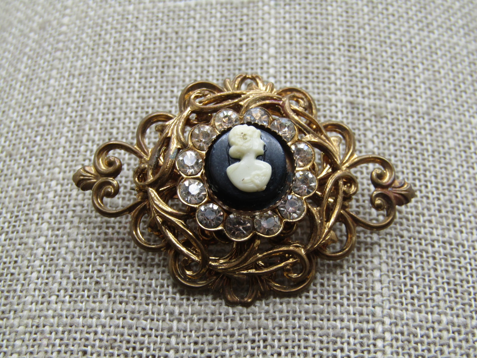 Vintage Cameo Rhinestone Filigree Brooch, 1940's-1950's - 3