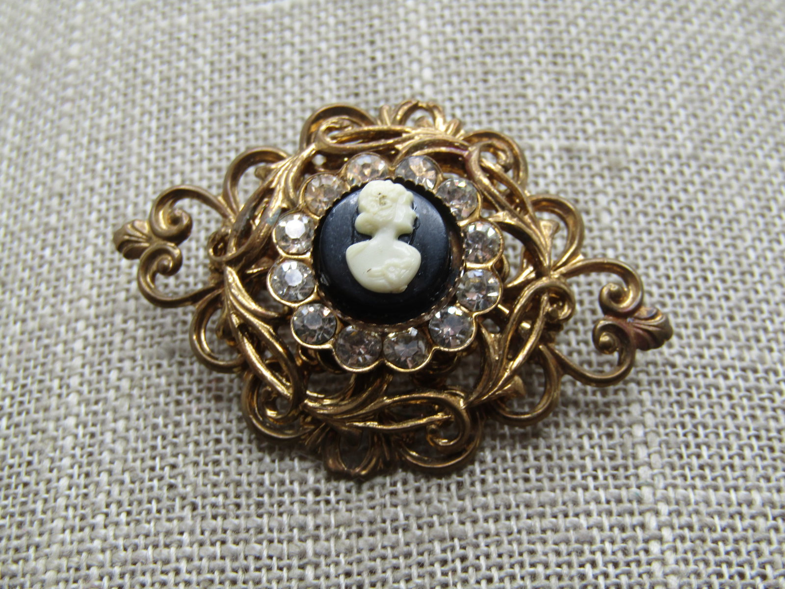 Vintage Cameo Rhinestone Filigree Brooch, 1940's-1950's - 4