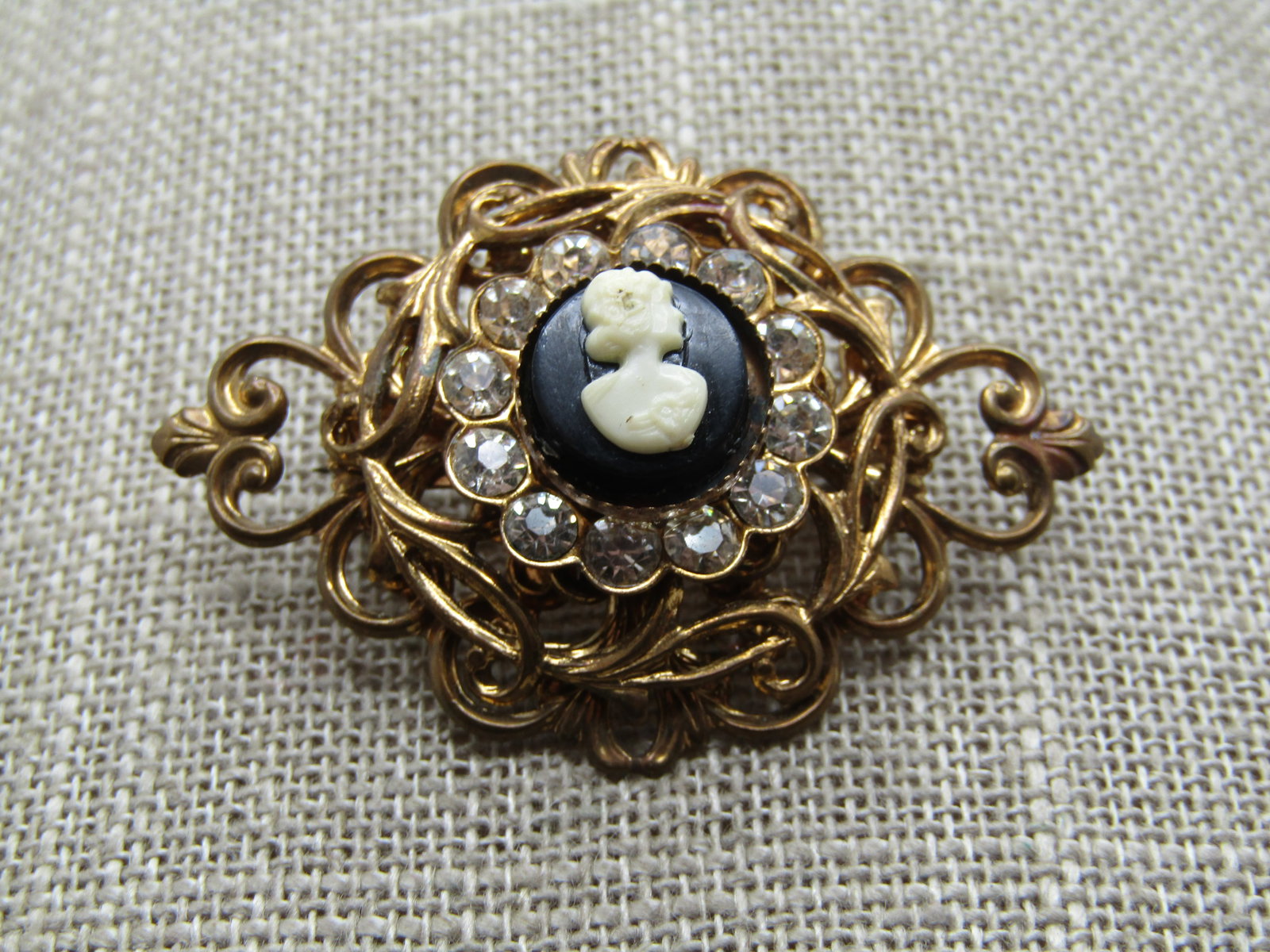Vintage Cameo Rhinestone Filigree Brooch, 1940's-1950's - 5