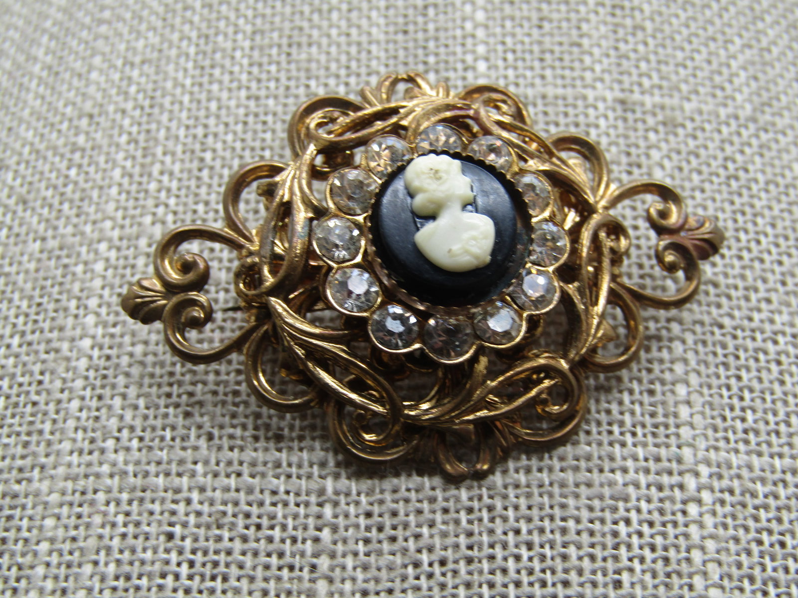 Vintage Cameo Rhinestone Filigree Brooch, 1940's-1950's - 6