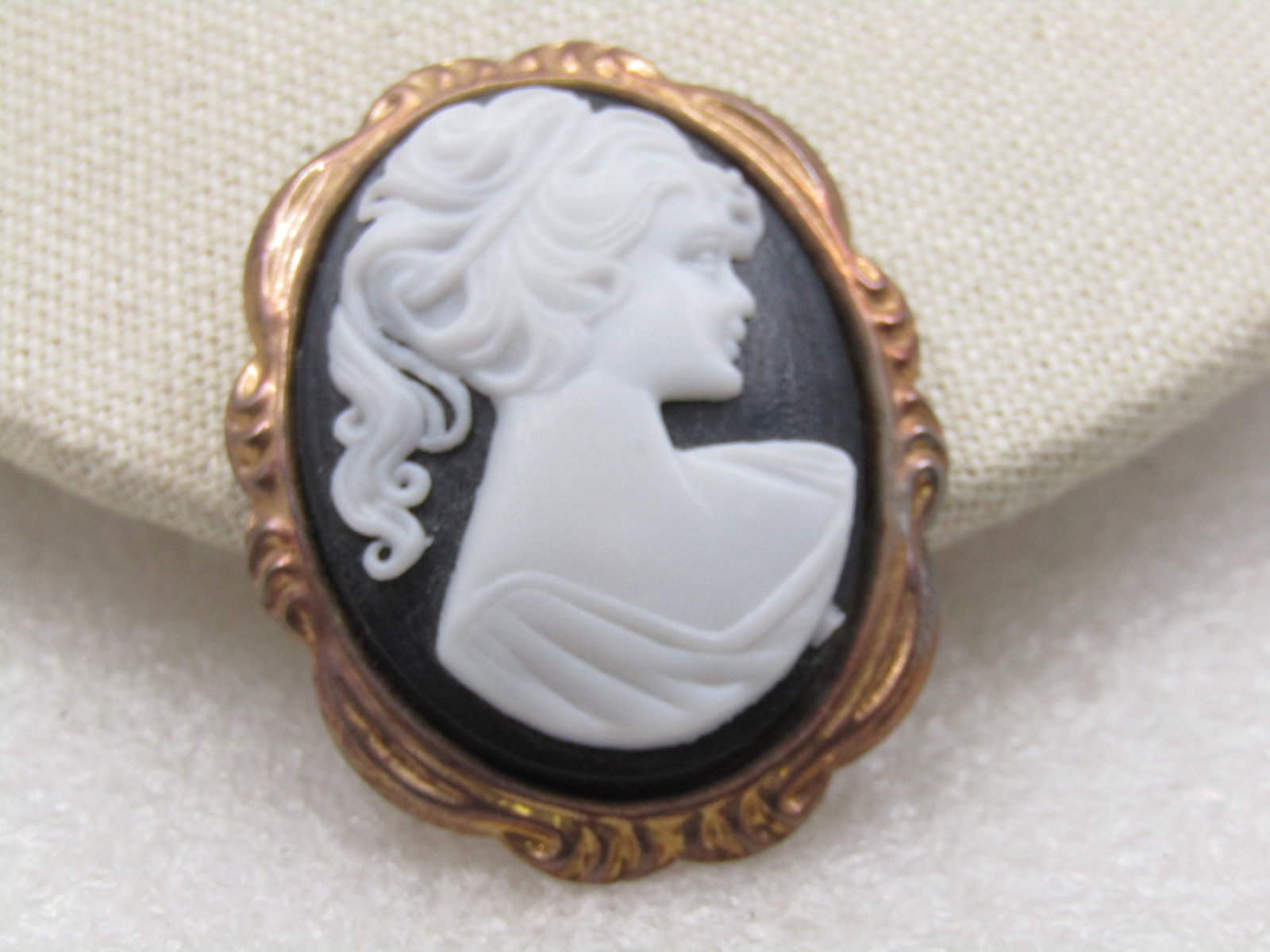 Vintage Black & White Classic Cameo Brooch, 1940's-1950's - C-Clasp: Vintage Black & White Classic Cameo Brooch, 1940's-1950's - C-Clasp. Gold tone frame with a pressed metal design. It is 2" tall and 1.5" wide. Very good condition. Not signed by the maker. (SP.0 SS847