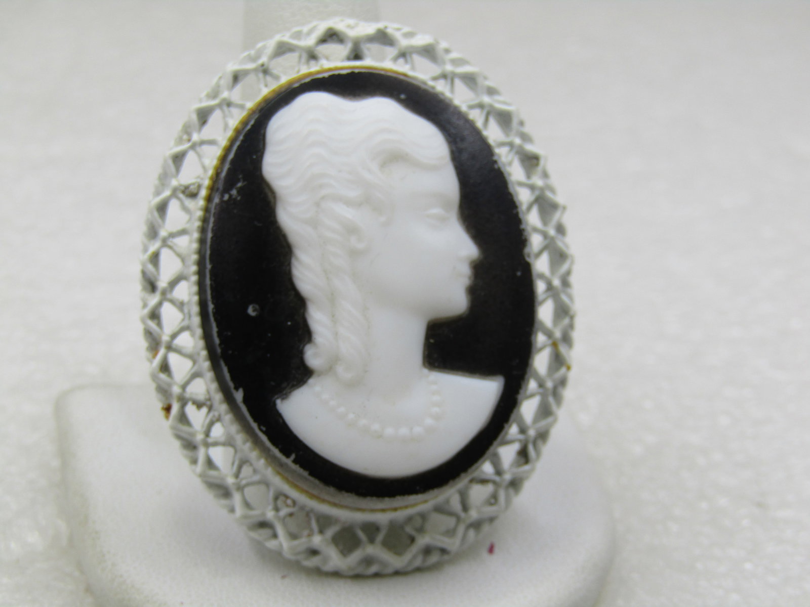 Vintage White Enameled Cameo Brooch/Pendant, 2", 1940's-1950's - 2