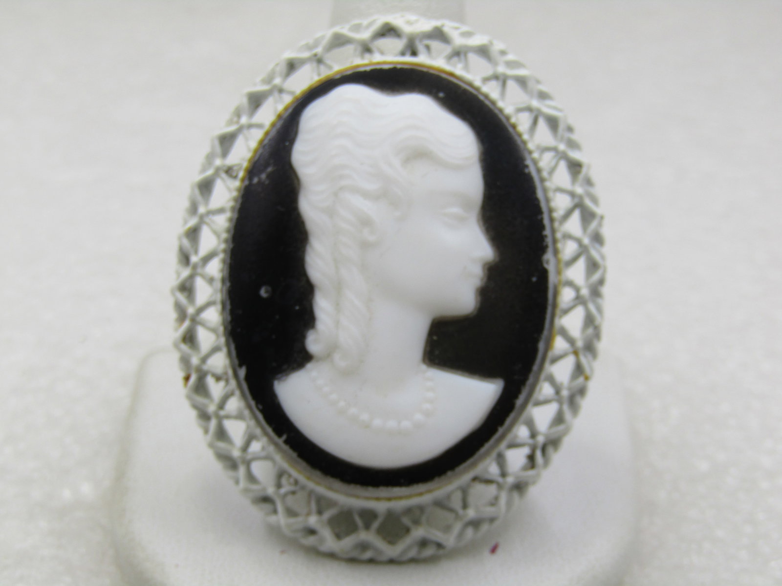 Vintage White Enameled Cameo Brooch/Pendant, 2", 1940's-1950's - 3
