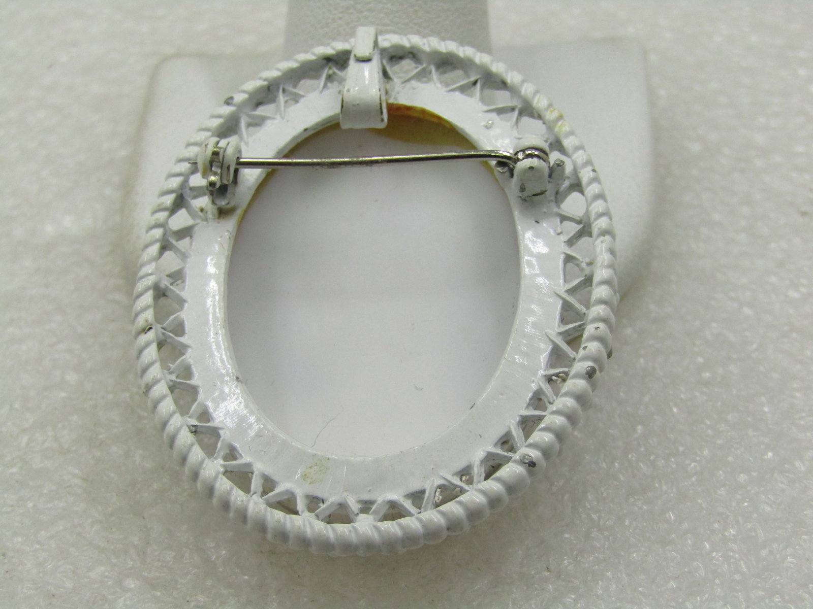 Vintage White Enameled Cameo Brooch/Pendant, 2", 1940's-1950's - 4