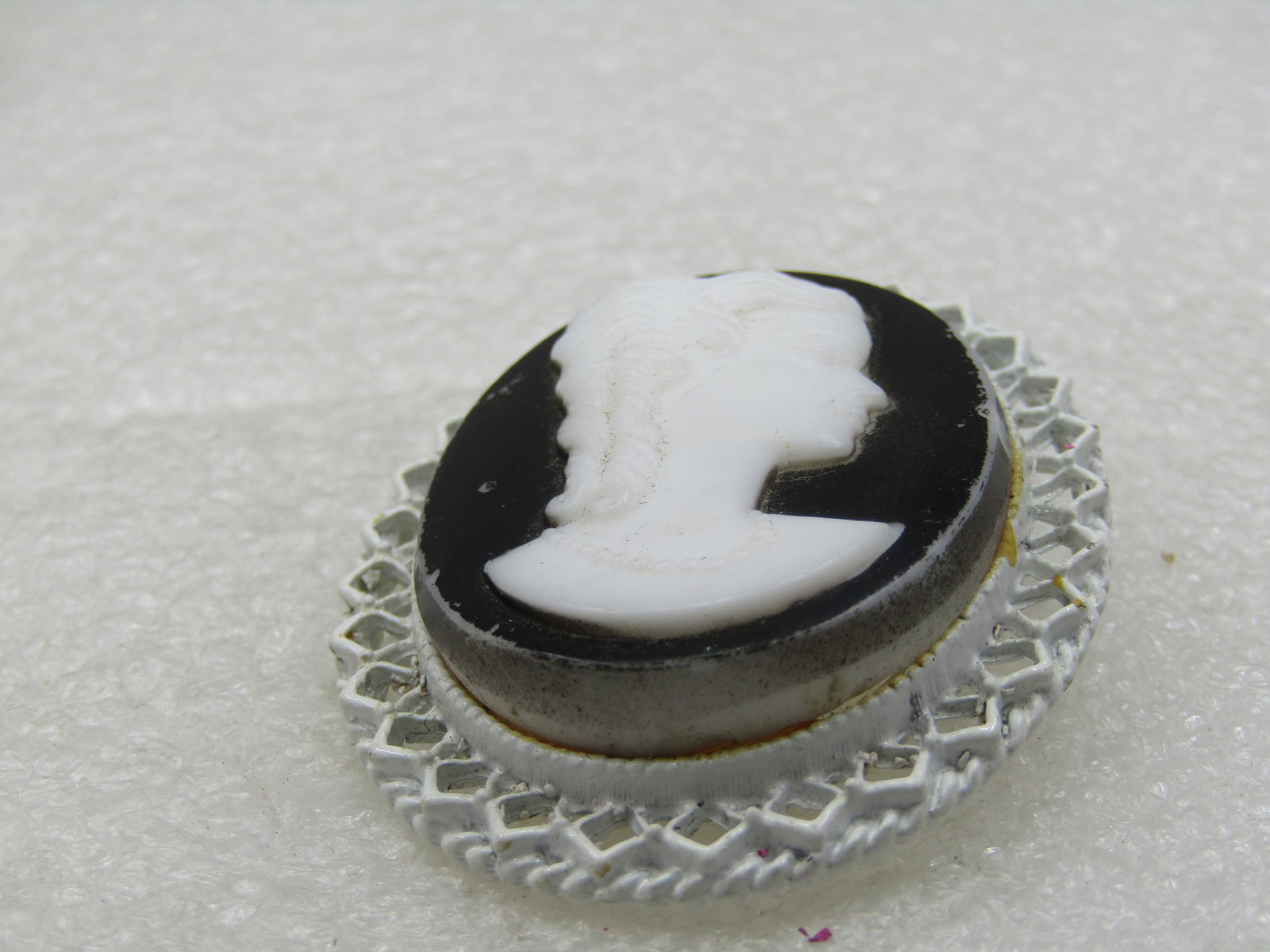 Vintage White Enameled Cameo Brooch/Pendant, 2", 1940's-1950's - 5
