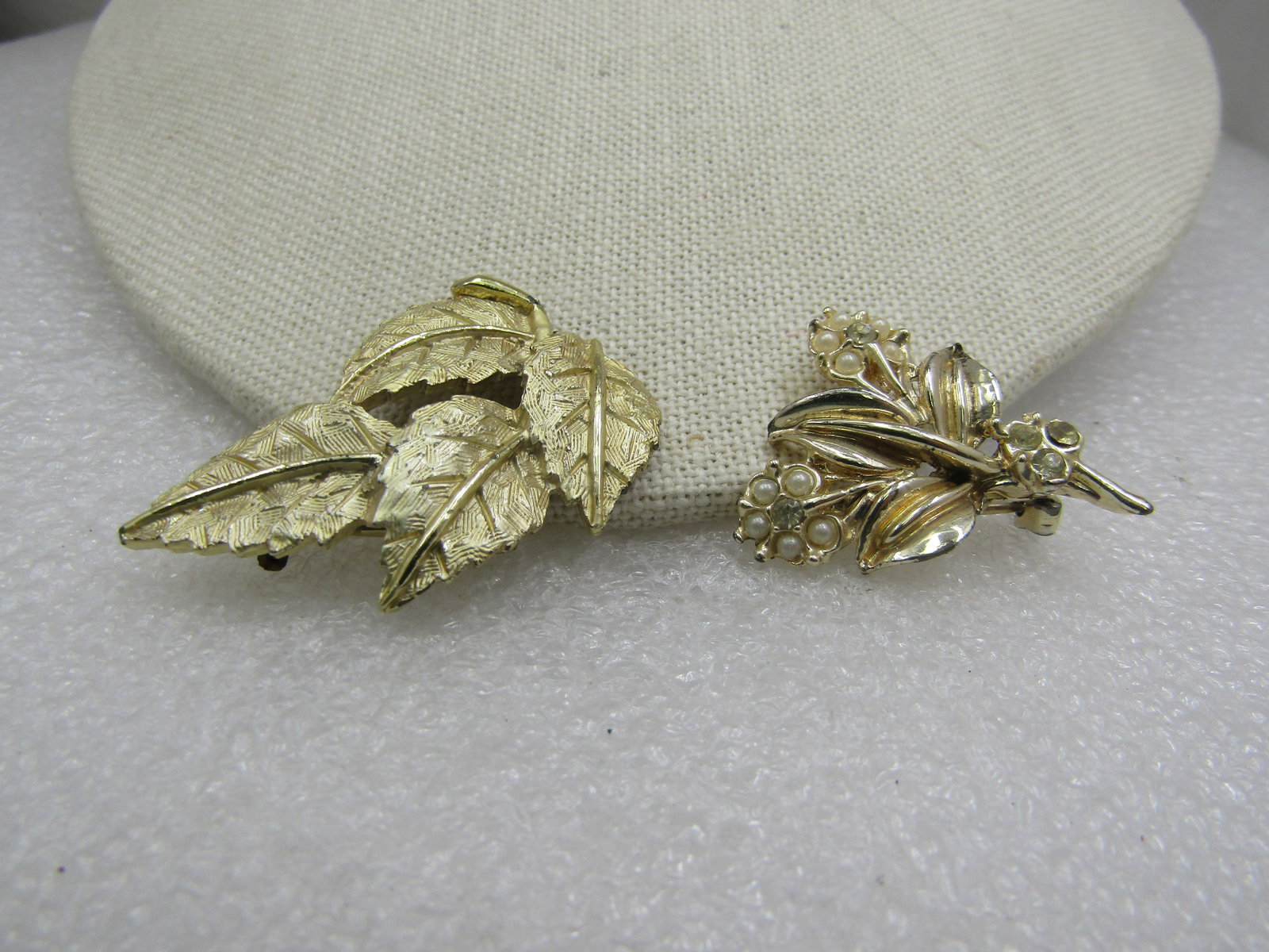 Vintage Pair of Gold Tone Leaf & Floral Brooches, 1960's - 3