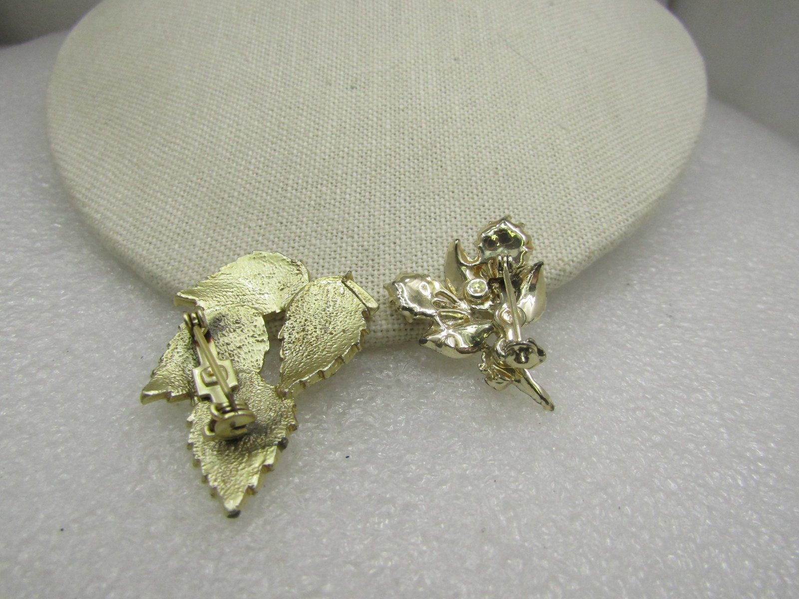 Vintage Pair of Gold Tone Leaf & Floral Brooches, 1960's - 4