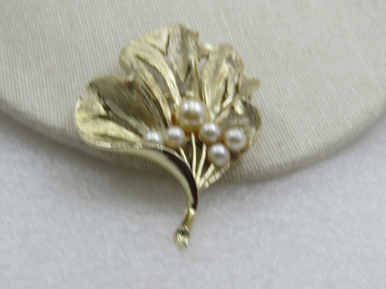 Vintage Gold Tone Faux Pearl Leaf Brooch, 1960's - 3