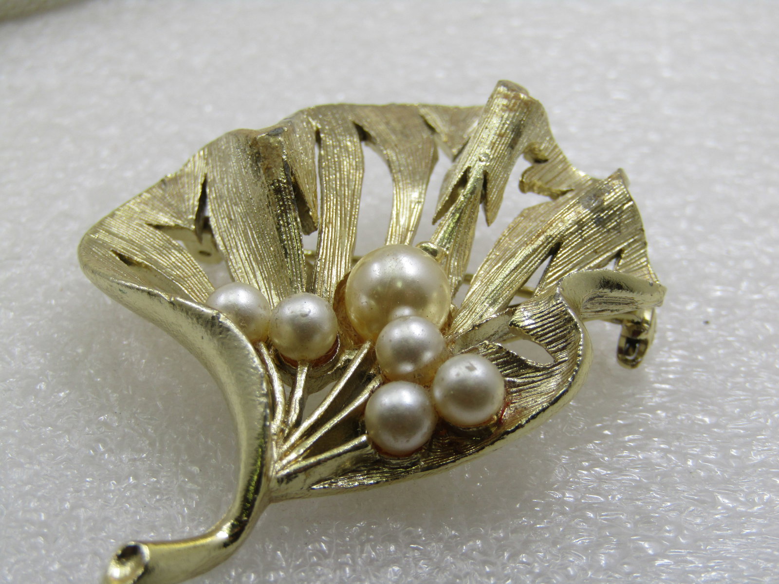 Vintage Gold Tone Faux Pearl Leaf Brooch, 1960's - 4