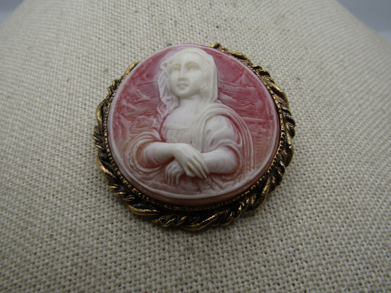 Vintage Pink Cameo Brooch, 1960's, Round - 3