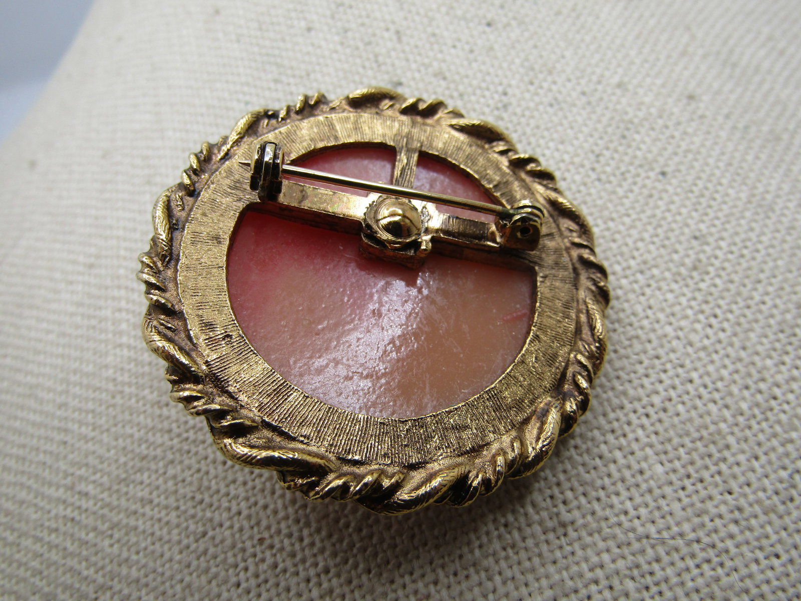 Vintage Pink Cameo Brooch, 1960's, Round - 4
