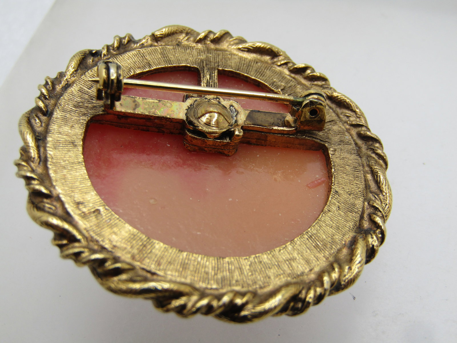 Vintage Pink Cameo Brooch, 1960's, Round - 7