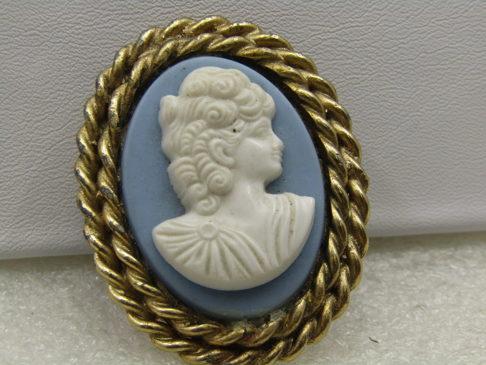 Vintage Blue White Cameo Scarf Clip, 1960's-1980's, Gold Tone - 2