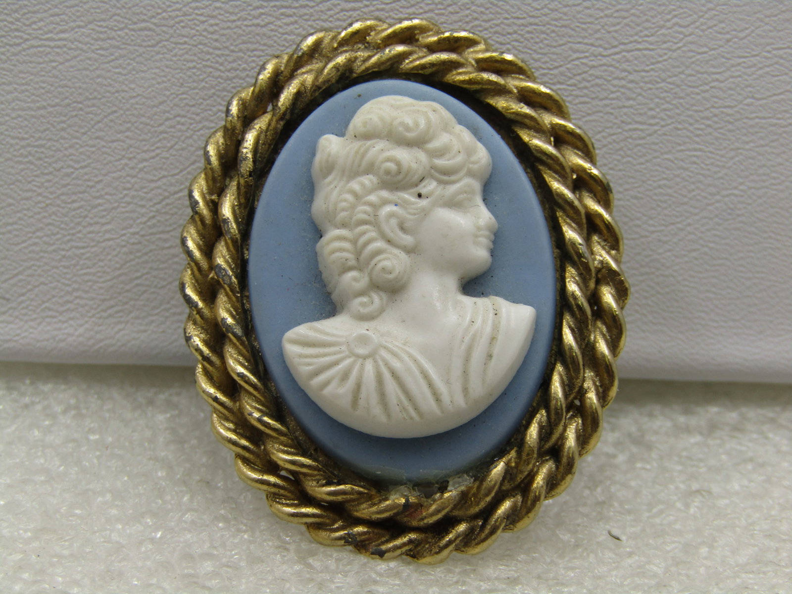 Vintage Blue White Cameo Scarf Clip, 1960's-1980's, Gold Tone - 3