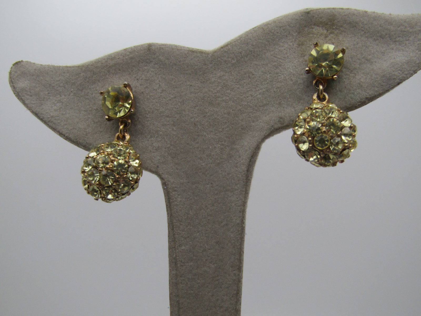 Vintage Gold Tone Cameo earrings, Pierced, 1960's-1970's (1 of 4)