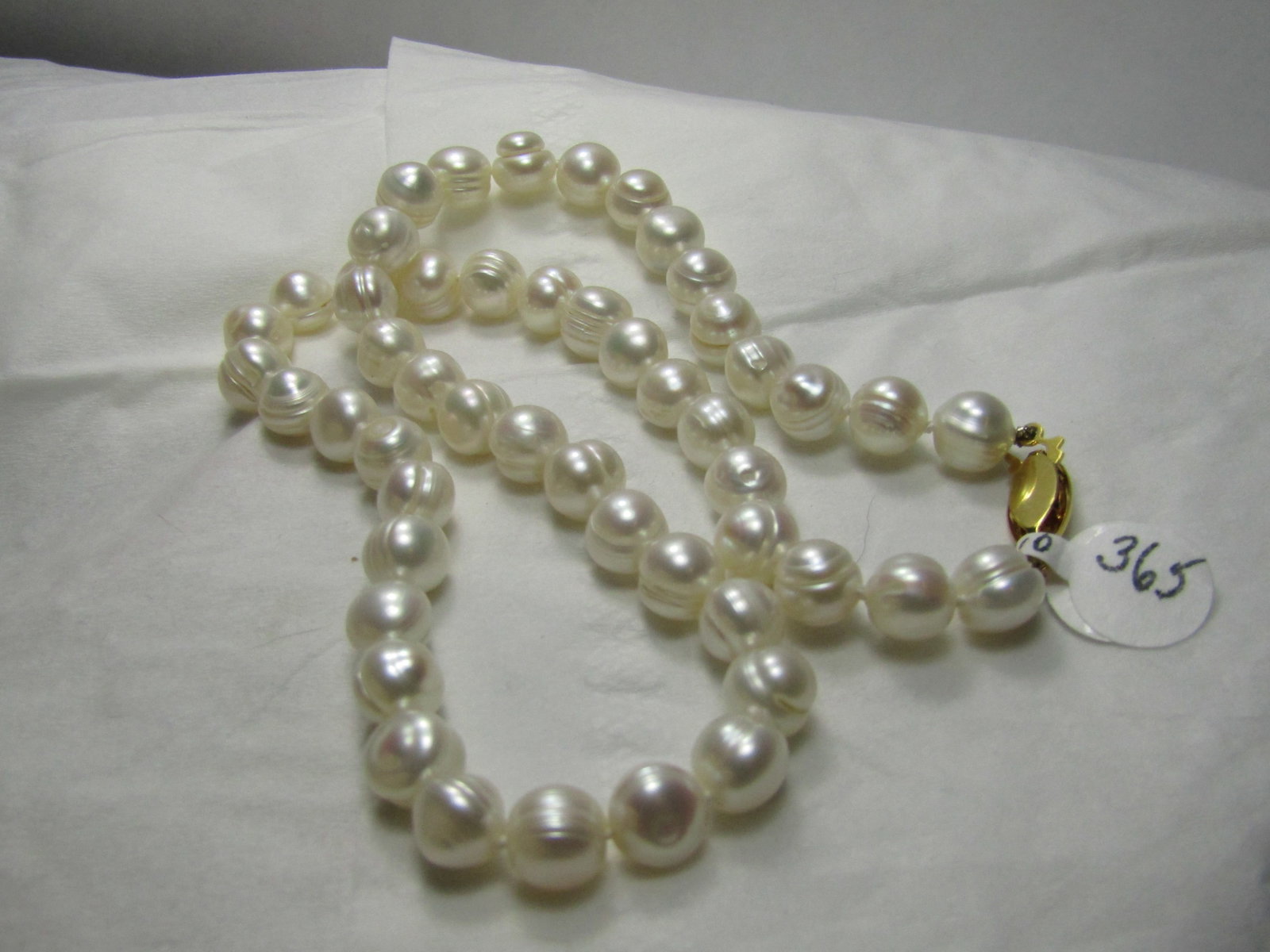 18" White Freshwater Potato Pearl Necklace, Gold Tone Filigree Clasp, 7.7mm to 8.5mm: 18" White Freshwater Potato Pearl Necklace, Gold Tone Filigree Clasp, 7.7mm to 8.5mm. Not signed by the maker. Very good condition. These are either freshwater cultured baroque potato shaped pearls