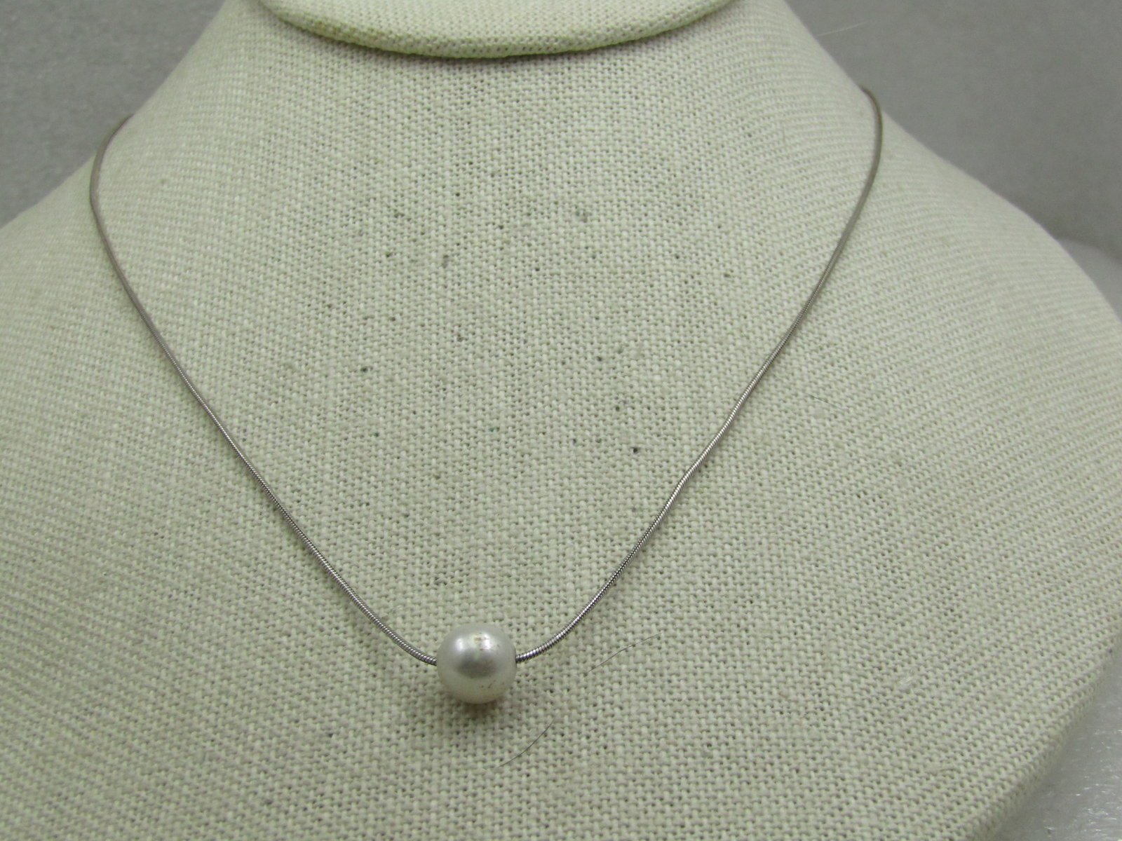 Vintage Sterling Slide Pearl Necklace, 18", Wedding/Prom: Vintage Sterling Slide Pearl Necklace, 18", Great for a bride and for prom. 8mm single white cultured pearl that slides on an appx. 1mm round serpentine chain. 18" long with a lobster clasp. Markd