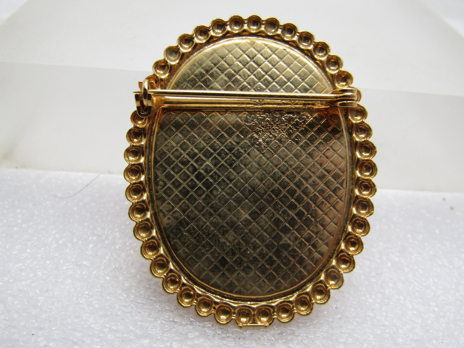 Vintage Cameo Brooch, 1960's, Gold Tone - 4