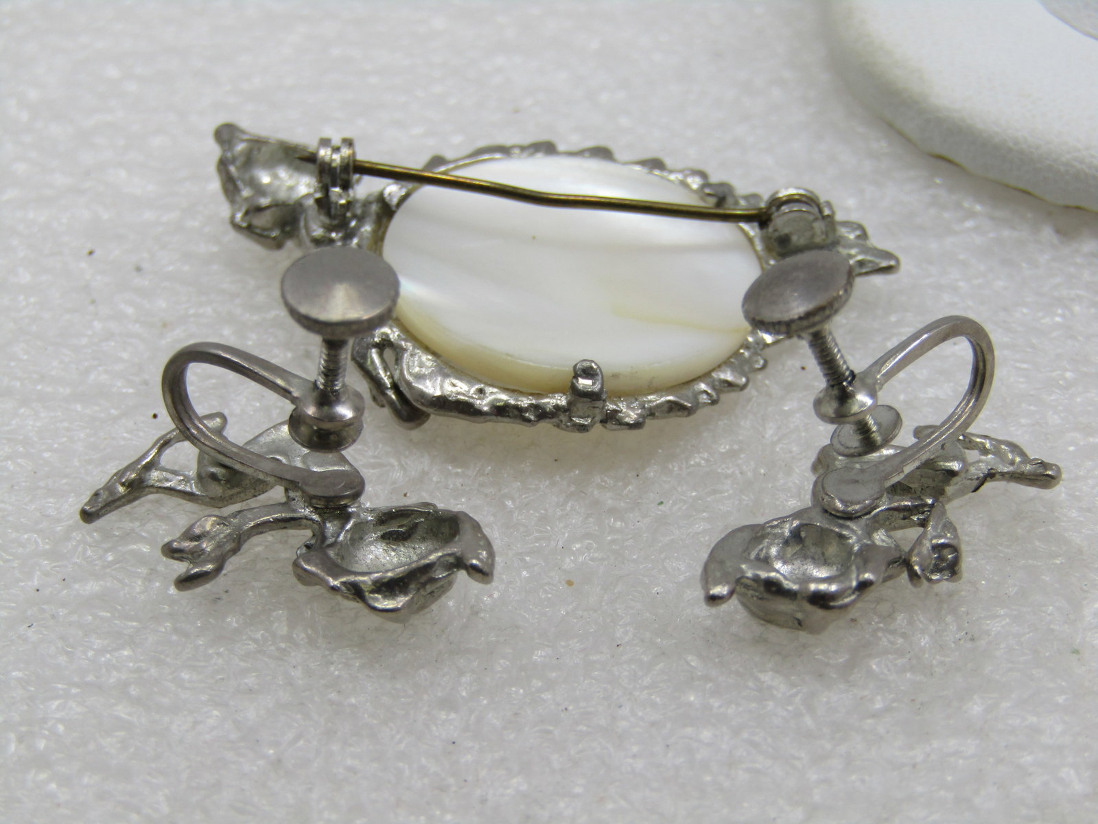 Vintage Mother of Pearl Pixie Brooch & Clip Earrings Set, Mid-Century - 7