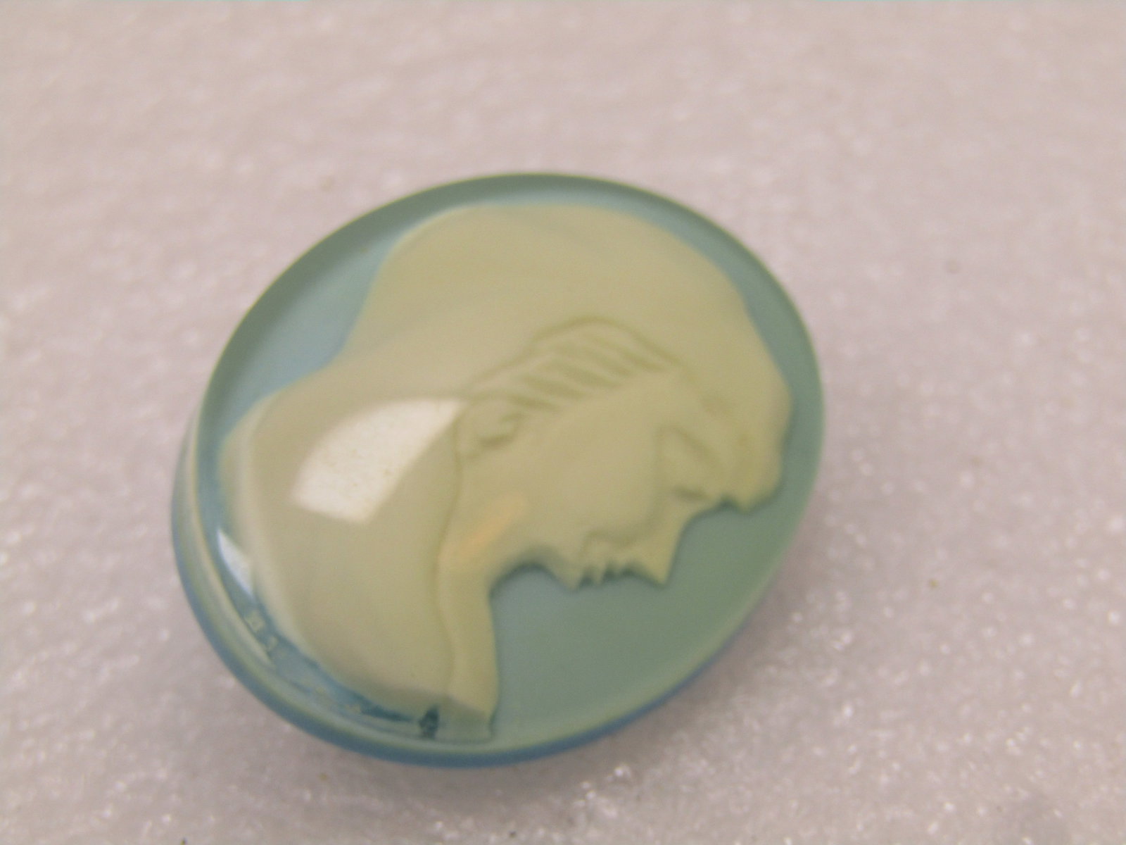 Vintage Blue/White/Clear Cameo Brooch, 1960's - 5