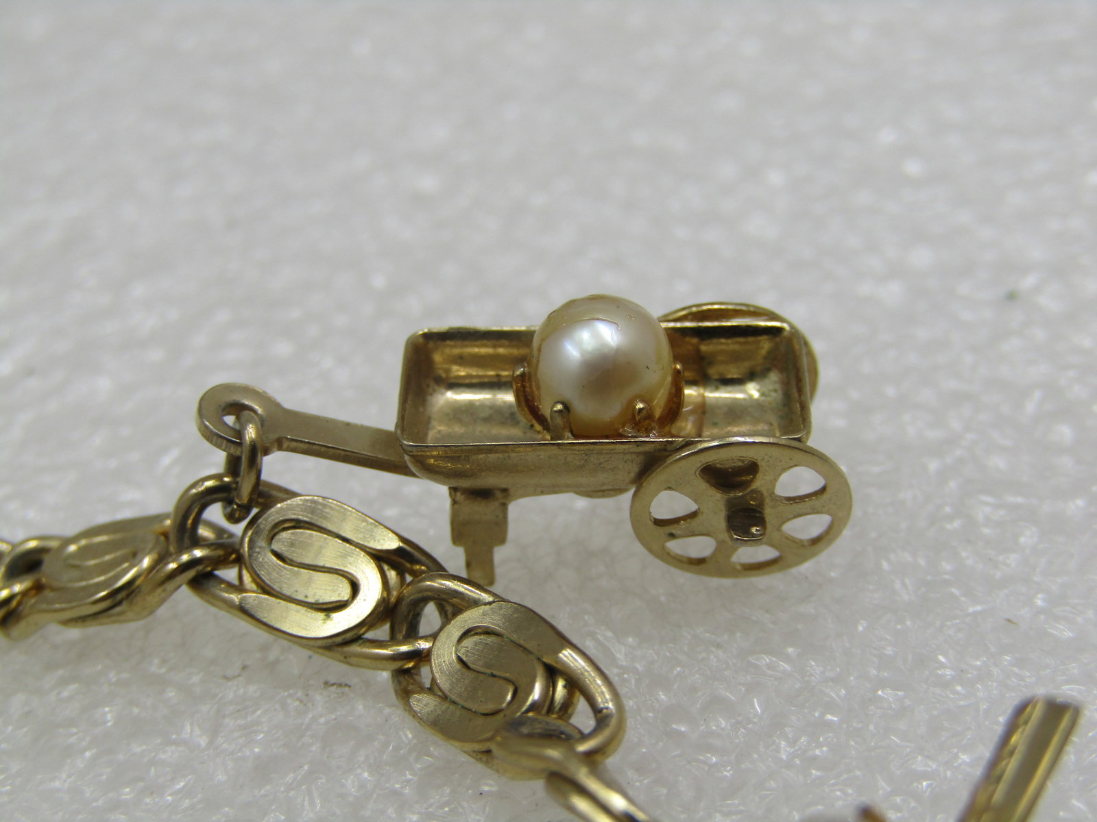 Vintage Gold Tone Charm Bracelet, 1960's, Faux Pearl, 7" - 2