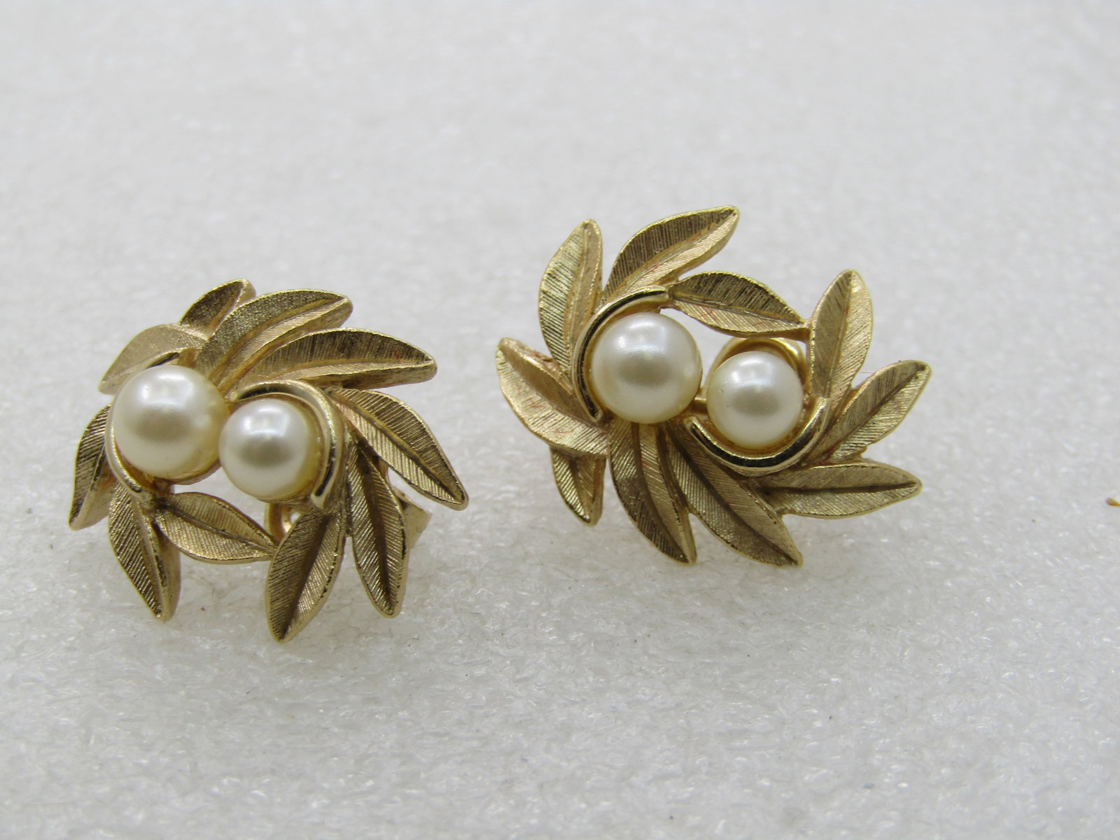 Vintage Avon Faux Pearl Leaf Earrings, Clip - 3