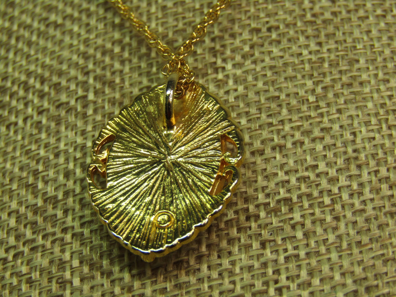 Vintage Cameo Necklace 24", Gold Tone, 1960's-1970's. - 4